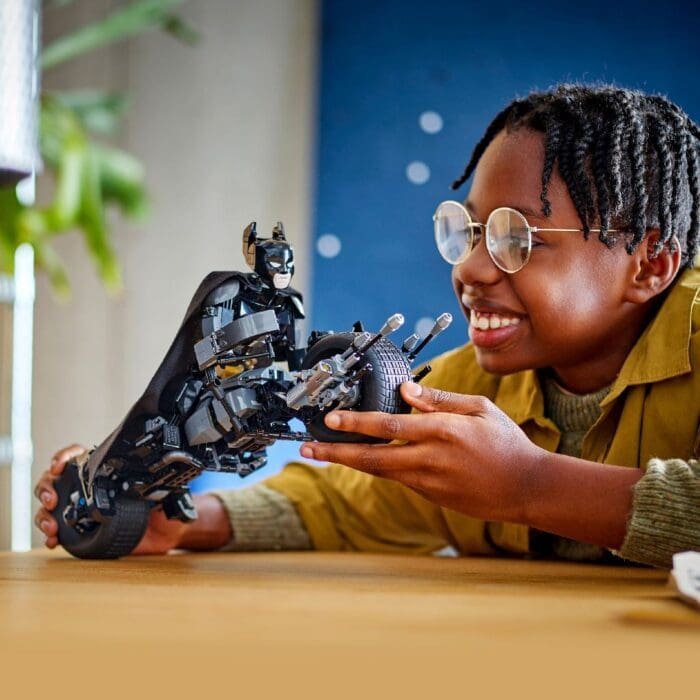 LEGO SUPER HEROES FIGURINA DE CONSTRUCTIE BATMAN SI MOTOCICLETA BAT-POD 76273 - imagine 3