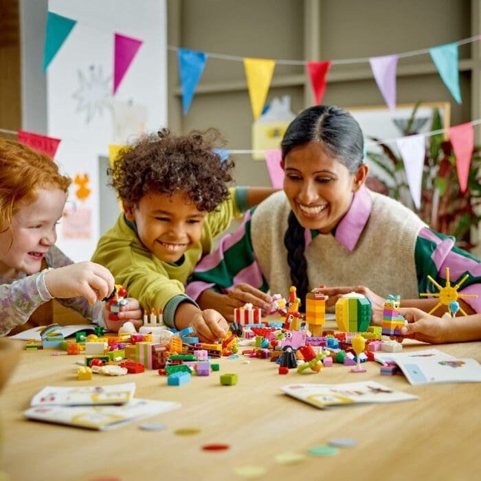 LEGO CLASSIC CUTIE DE PETRECERE CREATIVA 11029 - imagine 3