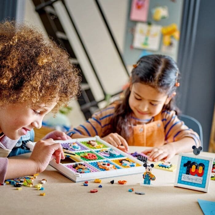 LEGO DISNEY CLASSIC 100 DE ANI DE FIGURI EMBLEMATICE DE ANIMATIE DISNEY 43221 - imagine 3