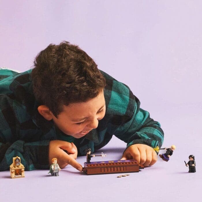 LEGO HARRY POTTER TM CASTELUL HOGWARTS CLUBUL DUELISTILOR 76441 - imagine 3