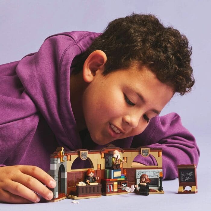 LEGO HARRY POTTER TM CASTELUL HOGWARTS ORA DE FARMECE 76442 - imagine 3