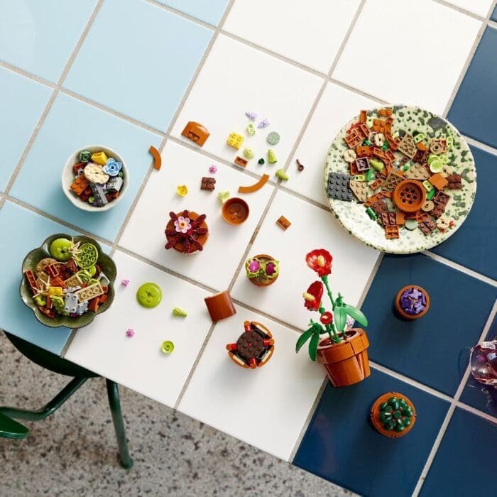 LEGO ICONS PLANTE DE MICI DIMENSIUNI 10329 - imagine 4