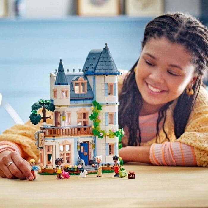 LEGO FRIENDS CASTELUL PENSIUNE 42638 - imagine 4
