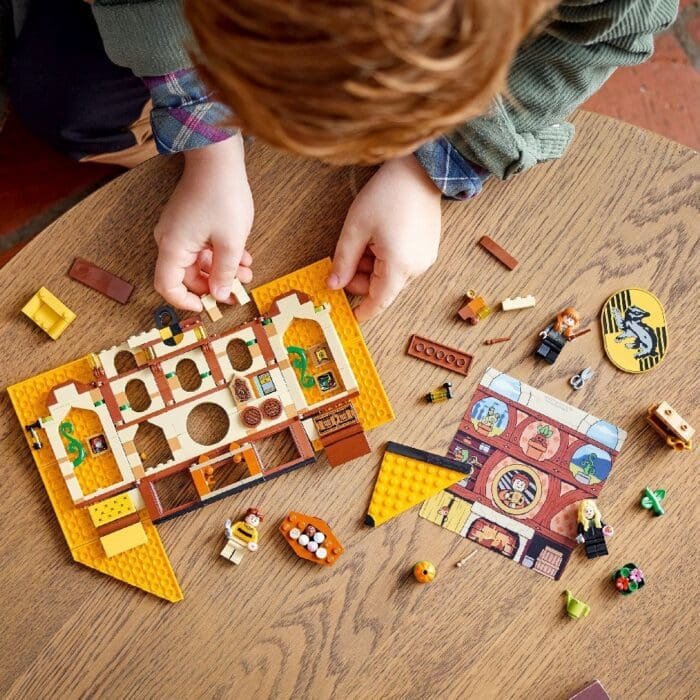 LEGO HARRY POTTER BANNERUL CASEI HUFFLEPUFF 76412 - imagine 4