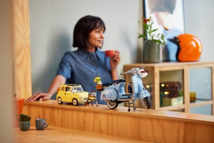 LEGO ICONICS VEHICULE ICONICE VESPA 125 10298 - imagine 5