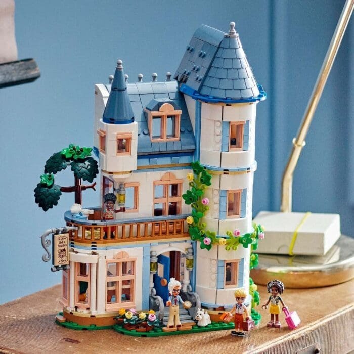 LEGO FRIENDS CASTELUL PENSIUNE 42638 - imagine 5