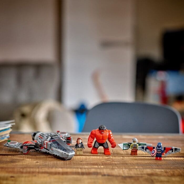 LEGO MARVEL SUPER HEROES BATALIA DINTRE CAPITANUL AMERICA SI HULK ROSU 76292 - imagine 5