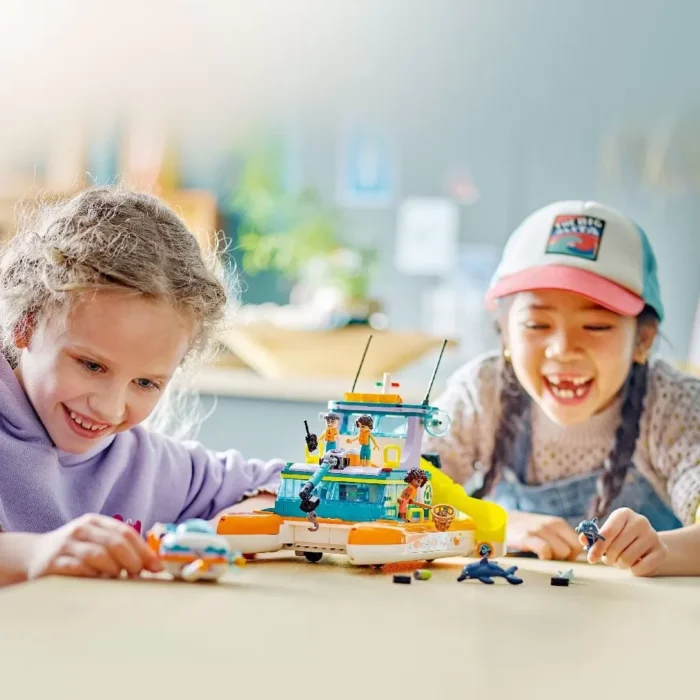 LEGO FRIENDS BARCA DE SALVARE PE MARE 41734 - imagine 8