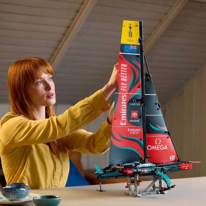 LEGO TECHNIC IAHTUL EMIRATES TEAM NEW ZEALAND AC75 42174 - imagine 9