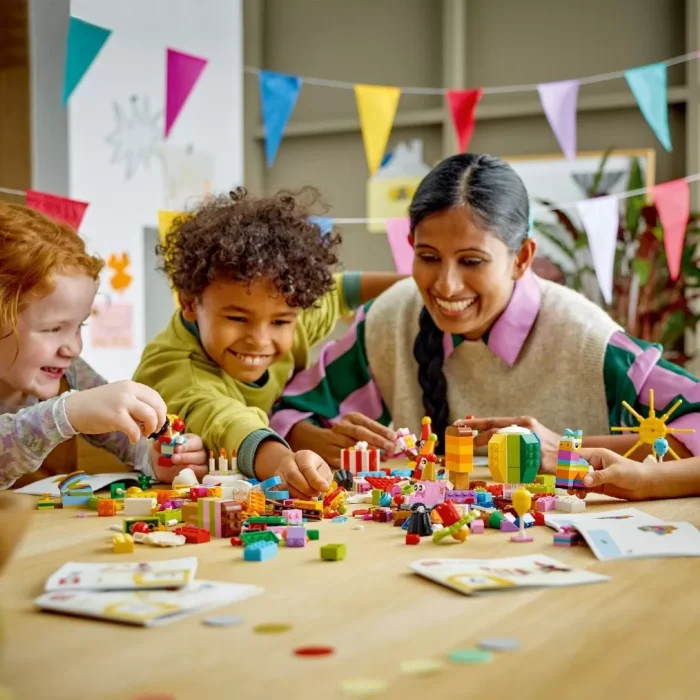 LEGO CLASSIC CUTIE DE PETRECERE CREATIVA 11029 - imagine 9