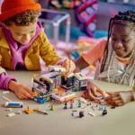 LEGO FRIENDS AUTOCAR DE TURNEU PENTRU STARURI POP 42619 - imagine 9
