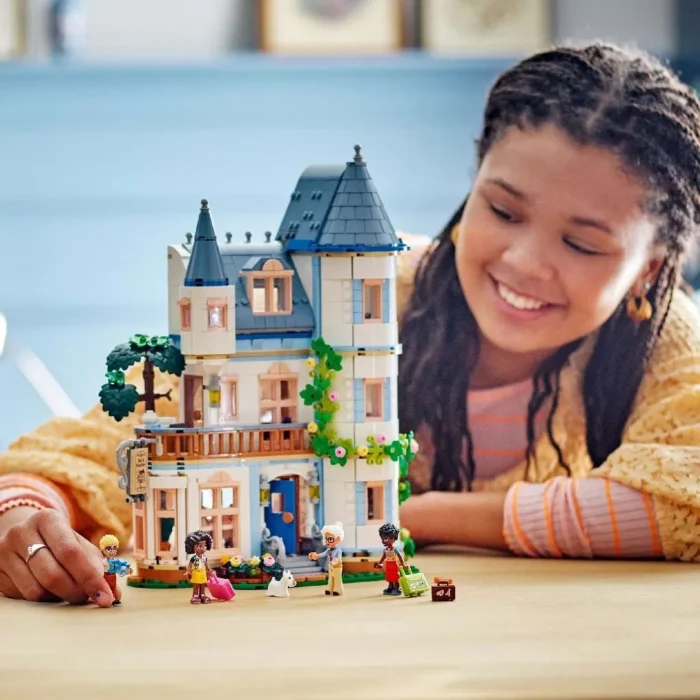 LEGO FRIENDS CASTELUL PENSIUNE 42638 - imagine 10