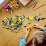 LEGO CLASSIC DISTRACTIE CREATIVA CU NEOANE 11027 - imagine 10