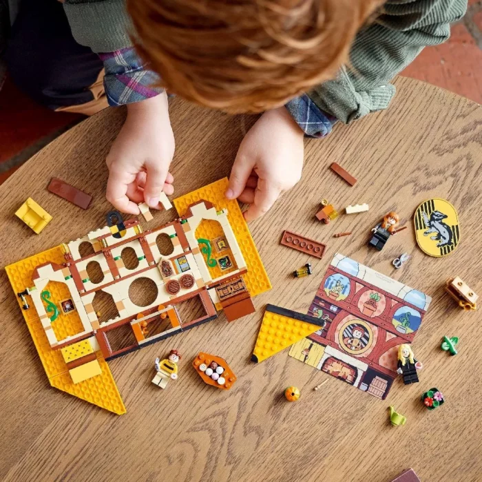 LEGO HARRY POTTER BANNERUL CASEI HUFFLEPUFF 76412 - imagine 10