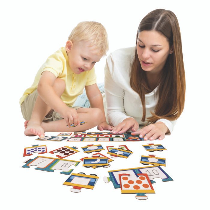 kid and mother play together with puzzle toy TRENULETUL VESEL NUMERE FORME CULORI - imagine 3