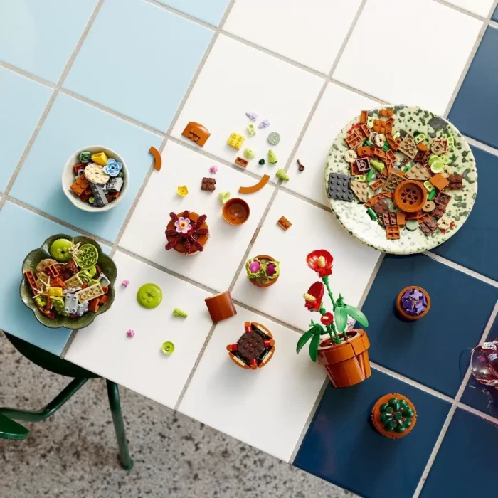 LEGO ICONS PLANTE DE MICI DIMENSIUNI 10329 - imagine 10