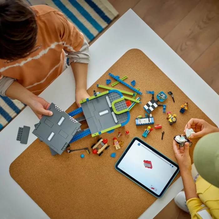 LEGO CITY FARA LIMITE: RAMPA PENTRU CURSE DE MASINI 60460 - imagine 13