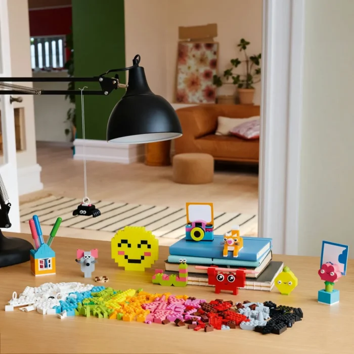 LEGO CLASSIC CUTIA CREATIVITATII SI A VESELIEI 11042 - imagine 14