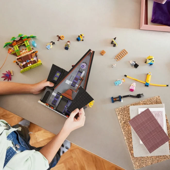 LEGO DESPICABLE ME4 RESEDINTA DE FAMILIE A LUI GRU SI A MINIONILOR 75583 - imagine 16