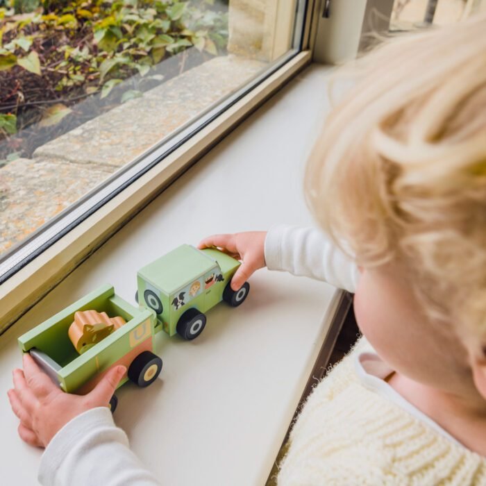 Camion din lemn pentru transport animale de ferma, Orange Tree Toys - imagine 4