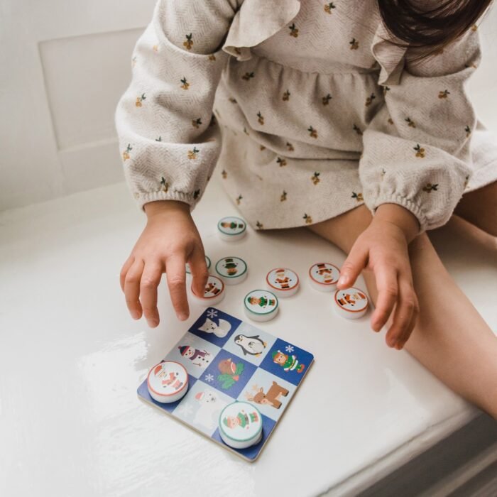 Joc tic tac toe din lemn varianta de sarbatori, Orange Tree Toys - imagine 4