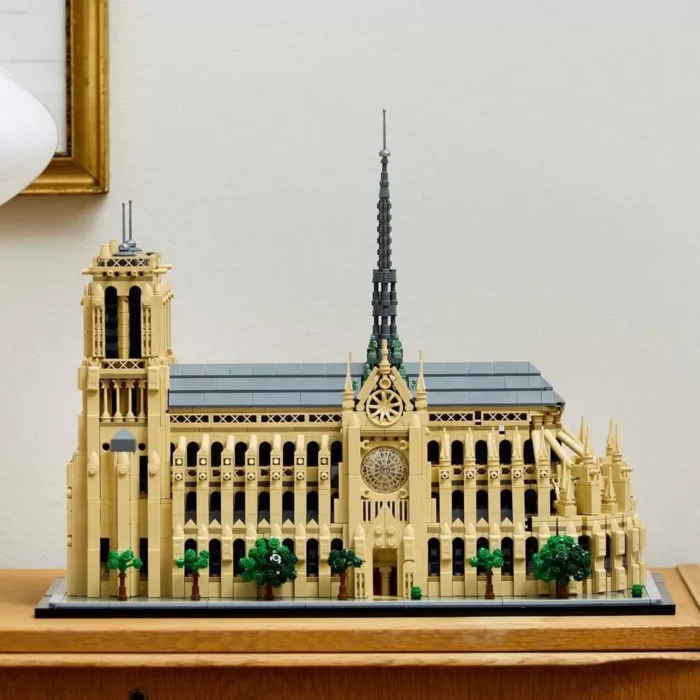 LEGO ARCHITECTURE NOTRE-DAME DE PARIS 21061 - imagine 7
