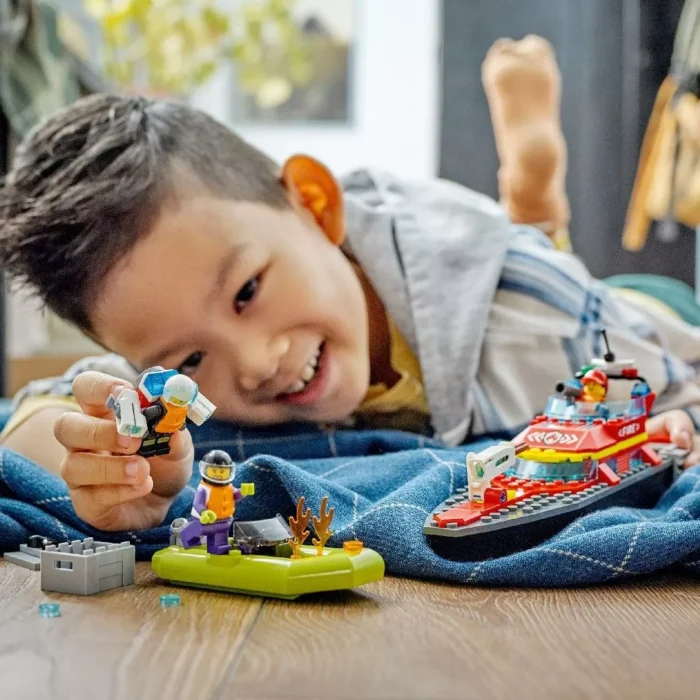 LEGO CITY BARCA DE SALVARE A POMPIERILOR 60373 - imagine 9