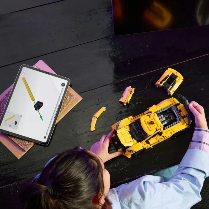 LEGO TECHNIC CHEVROLET CORVETTE STINGRAY 42205 - imagine 13