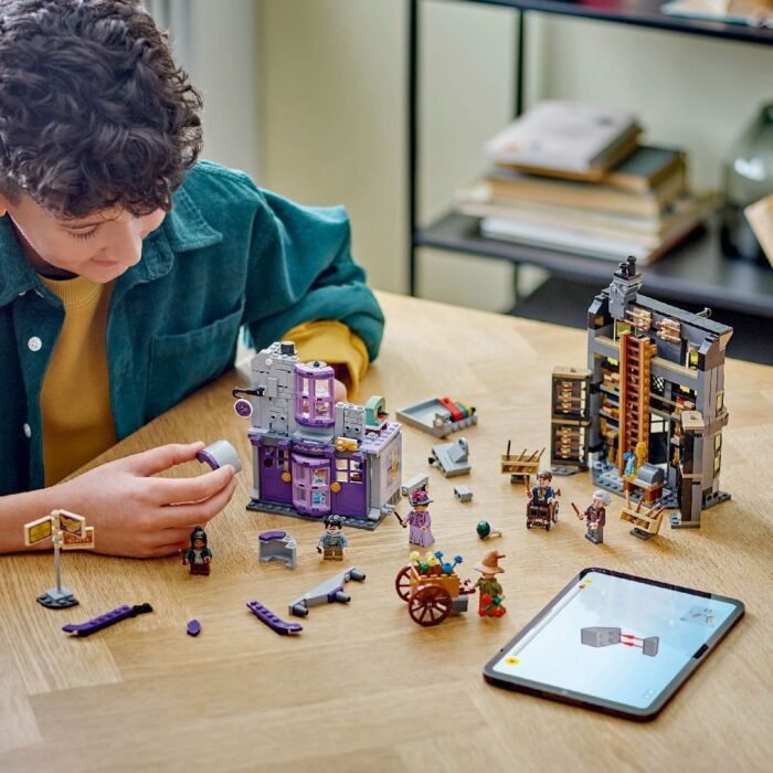 LEGO HARRY POTTER TM OLLIVANDER SI MAGAZINUL DE HAINE AL LUI MADAM MALKIN 76439 - imagine 4