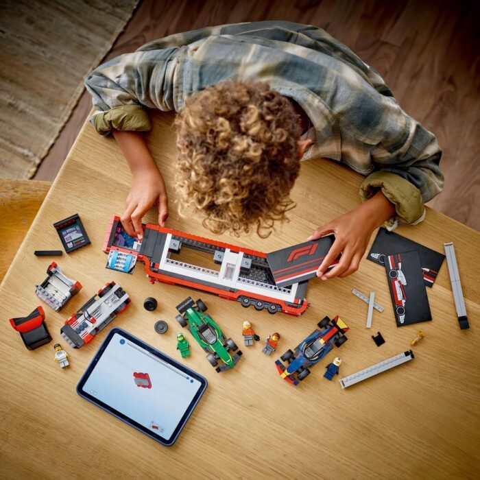 LEGO CITY CAMION F1 CU MASINILE F1 RB20 SI AMR24 60445 - imagine 4