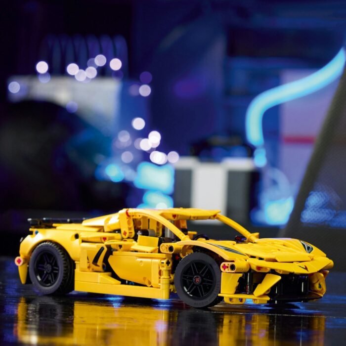 LEGO TECHNIC CHEVROLET CORVETTE STINGRAY 42205 - imagine 5