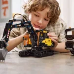 LEGO TECHNIC CAMIONUL FMX ȘI EXCAVATORUL ELECTRIC EC230 DE LA VOLVO 42175 - imagine 14