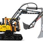 LEGO TECHNIC CAMIONUL FMX ȘI EXCAVATORUL ELECTRIC EC230 DE LA VOLVO 42175 - imagine 8