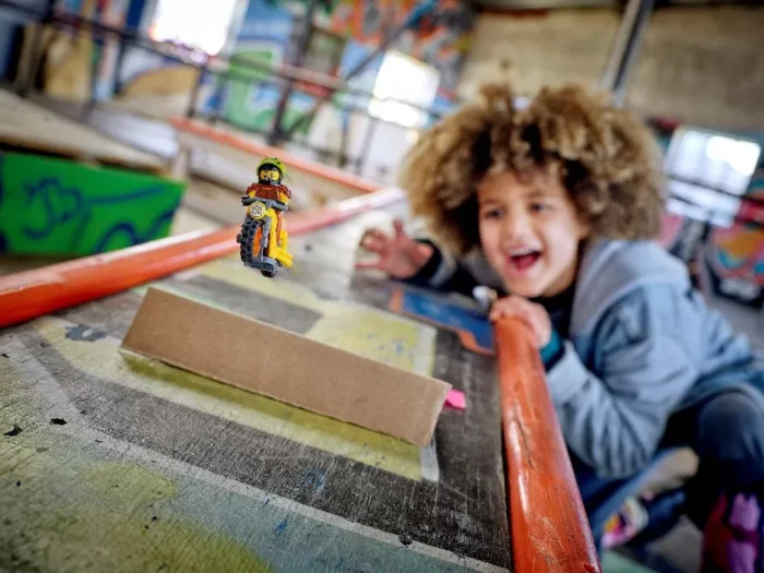 LEGO CITY MOTOCICLETA DE CASCADORIE PENTRU IMPACT 60297 - imagine 11