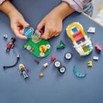 LEGO FRIENDS MASINA ELECTRICA SI INCARCATOR 42609 - imagine 4