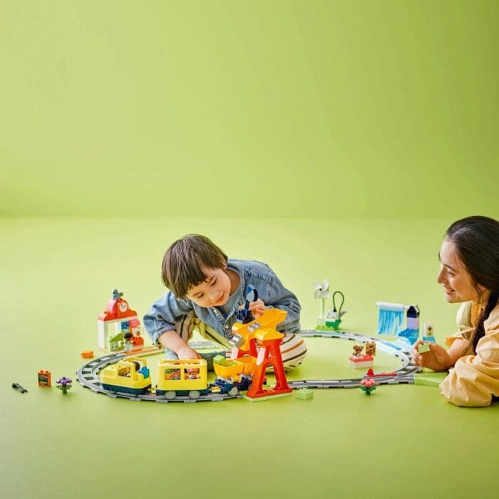 LEGO DUPLO TREN COMUNITAR INTERACTIV 10428 - imagine 3