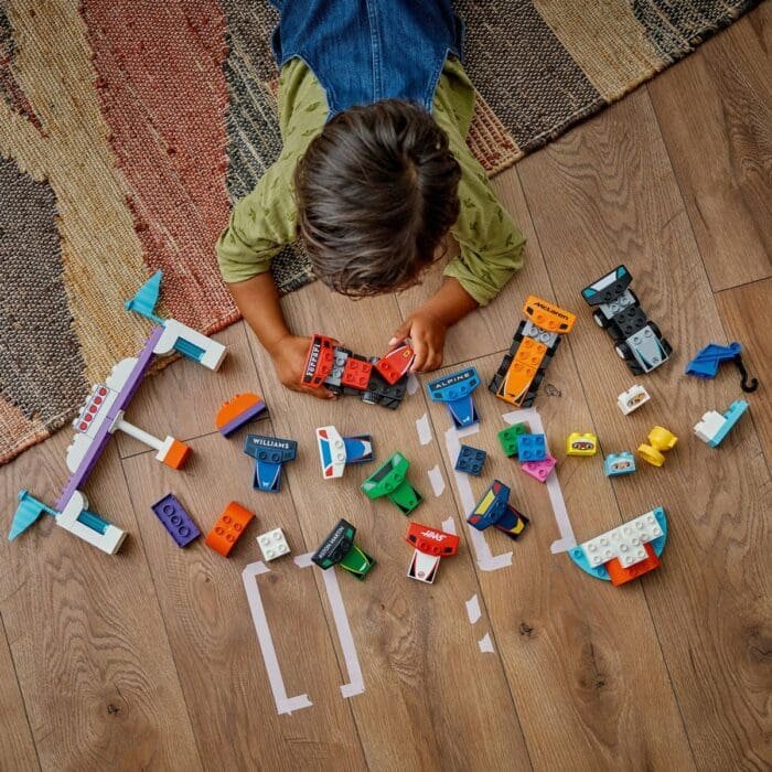 LEGO DUPLO ECHIPA F1: MASINI SI PILOTI DE CURSE 10445 - imagine 3