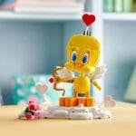 LEGO ICONICS ADORABILUL TWEETY 40824 - imagine 3