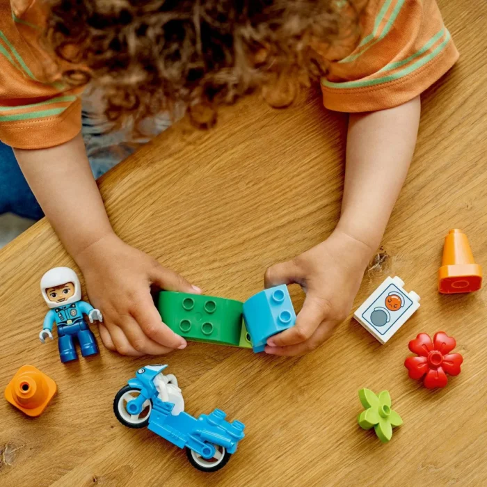 LEGO DUPLO MOTOCICLETA ALBASTRA DE POLITIE 10471 - imagine 12