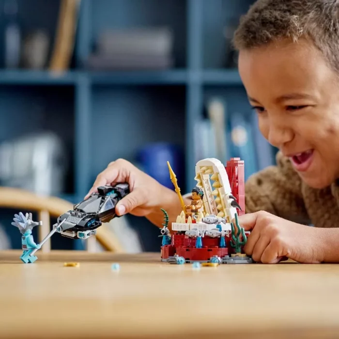 LEGO SUPER HEROES SALA TRONULUI REGELUI NAMOR 76213 - imagine 8