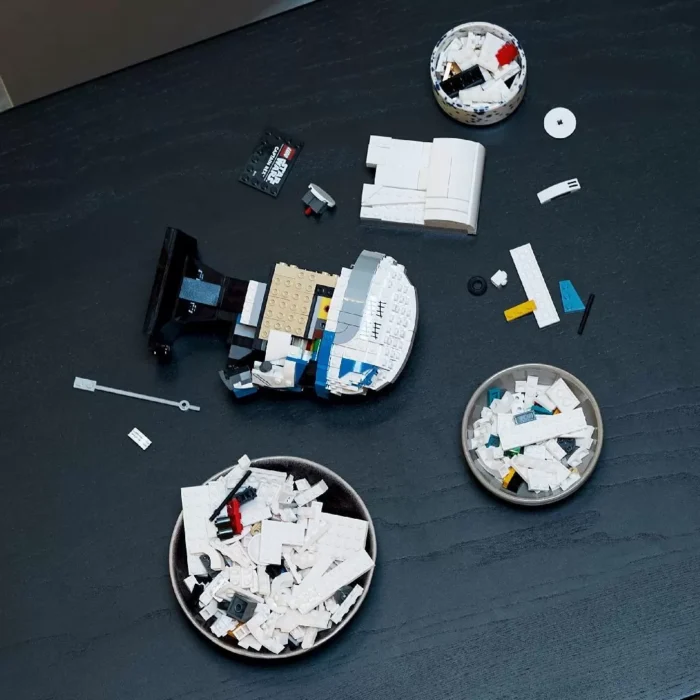 LEGO STAR WARS CASCA CAPITANULUI REX 75349 - imagine 10