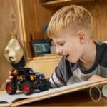 LEGO TECHNIC MONSTER JAM GRAVE DIGGER FOC SI GHEATA 42219 - imagine 5