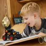 LEGO TECHNIC MONSTER JAM GRAVE DIGGER FOC SI GHEATA 42219 - imagine 12