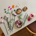 LEGO BOTANICALS BUCHET DE FLORI ROZ 10342 - imagine 18