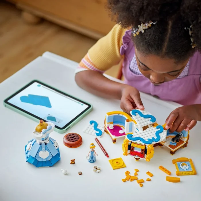 LEGO DISNEY PRINCESS ROCHIA CENURESEI 43266 - imagine 13