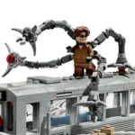 LEGO MARVEL LUPTA PE ACOPERISUL TRENULUI OMUL PAIANJEN SI DOC OCK 76321 - imagine 15