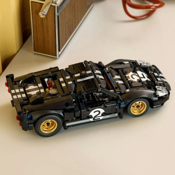 LEGO TECHNIC MASINA DE CURSE 1966 FORD GT40 MKII 42223 - imagine 18