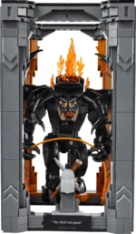 LEGO ICONS STAPANUL INELELOR DIORAMA PENTRU BIBLIOTECA CU UN BARLOG 10367 - imagine 11