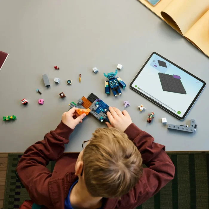 LEGO MINECRAFT INTALNIREA CU TEMNICERUL 21274 - imagine 11