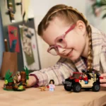 LEGO JURASSIC WORLD RENASTEREA EVADARE OFF-ROAD DIN CALEA UNUI VELOCIRAPTOR 76972 - imagine 11